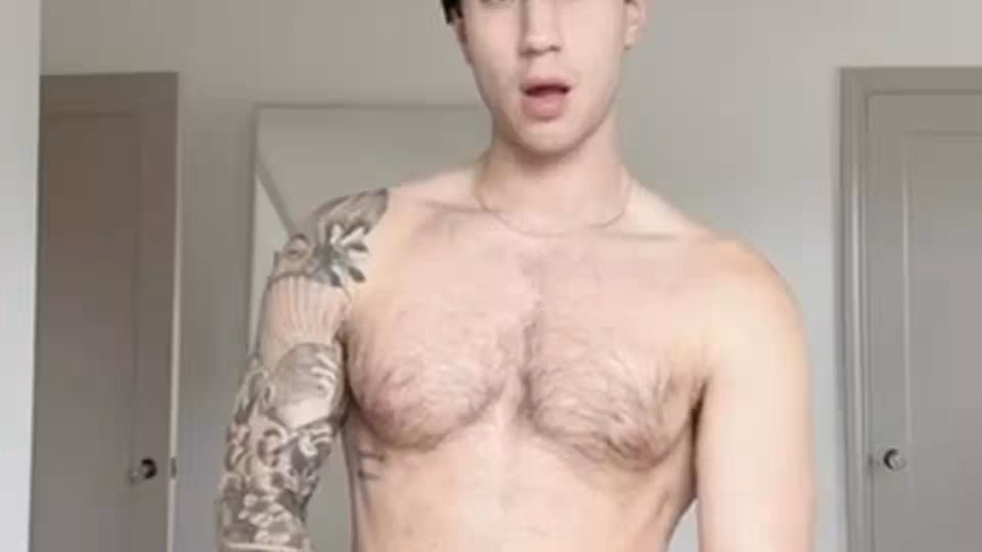 sexy wanking off asian evanlamicella big pecs
25