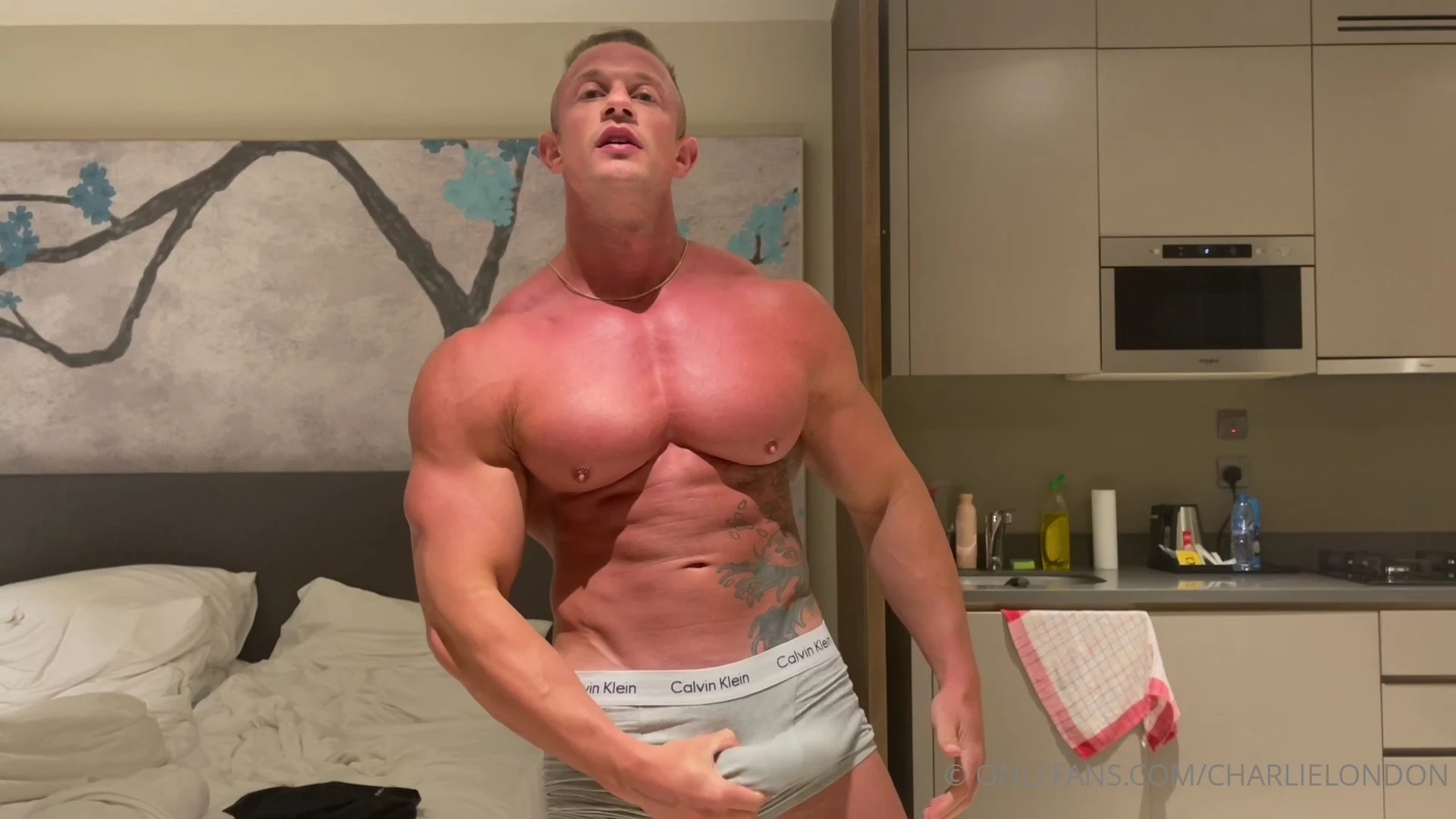 shredded Charlie London naked Epic
7