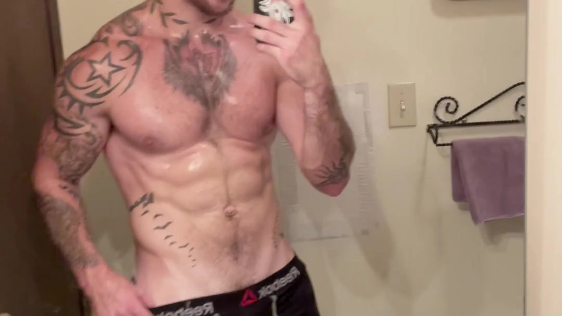 slutty hoe TIKTOKER garett__nolan ripped cams Exclusive video full Exposed
0