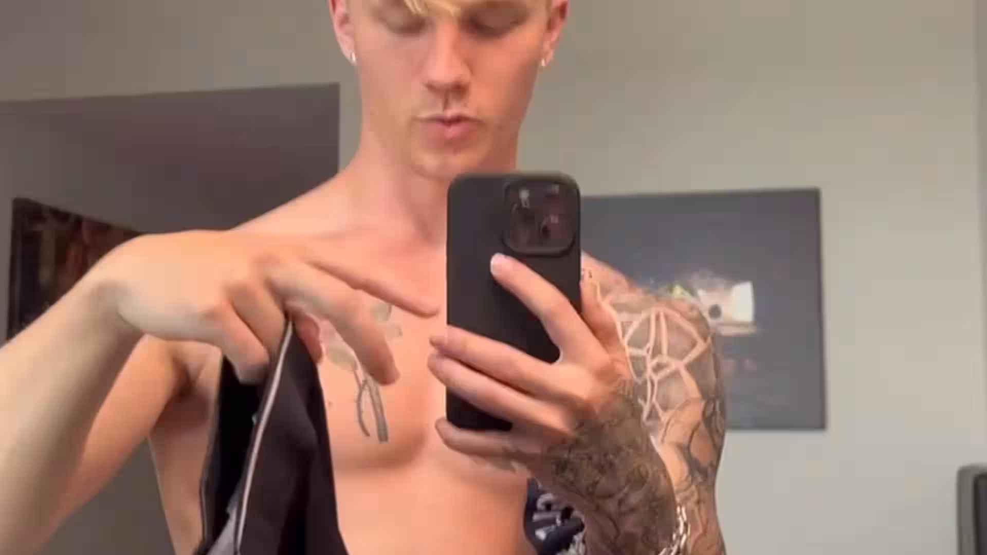 Teasing Tyler Pauley nude porn leak Sensational
4