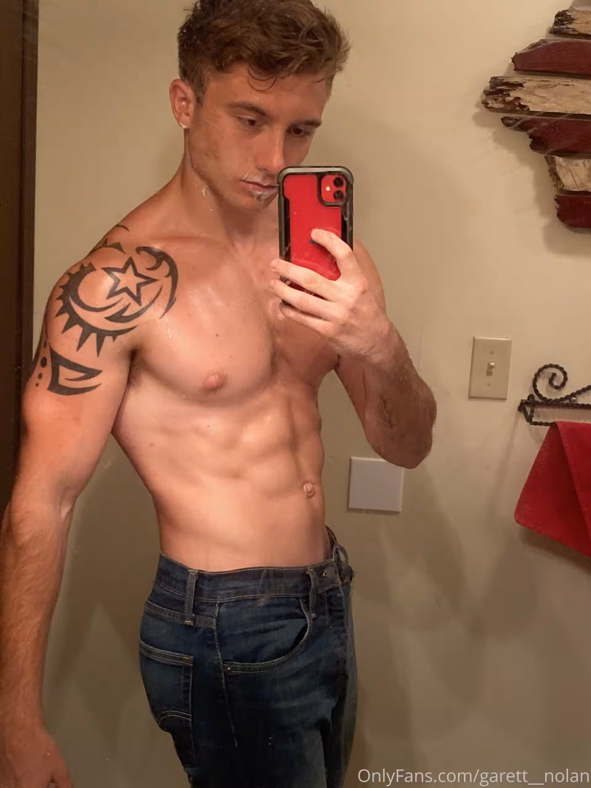 teen TIKTOKER Garett Nolan of
0