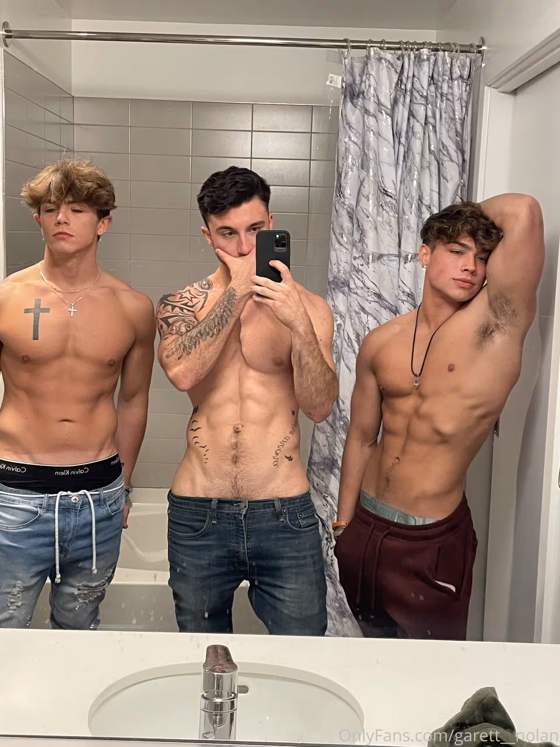 TIKTOK STAR garett__nolan nude
0