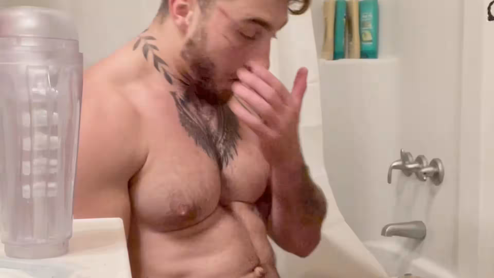 TIKTOK STAR garett__nolan nude pecs Exposed
0