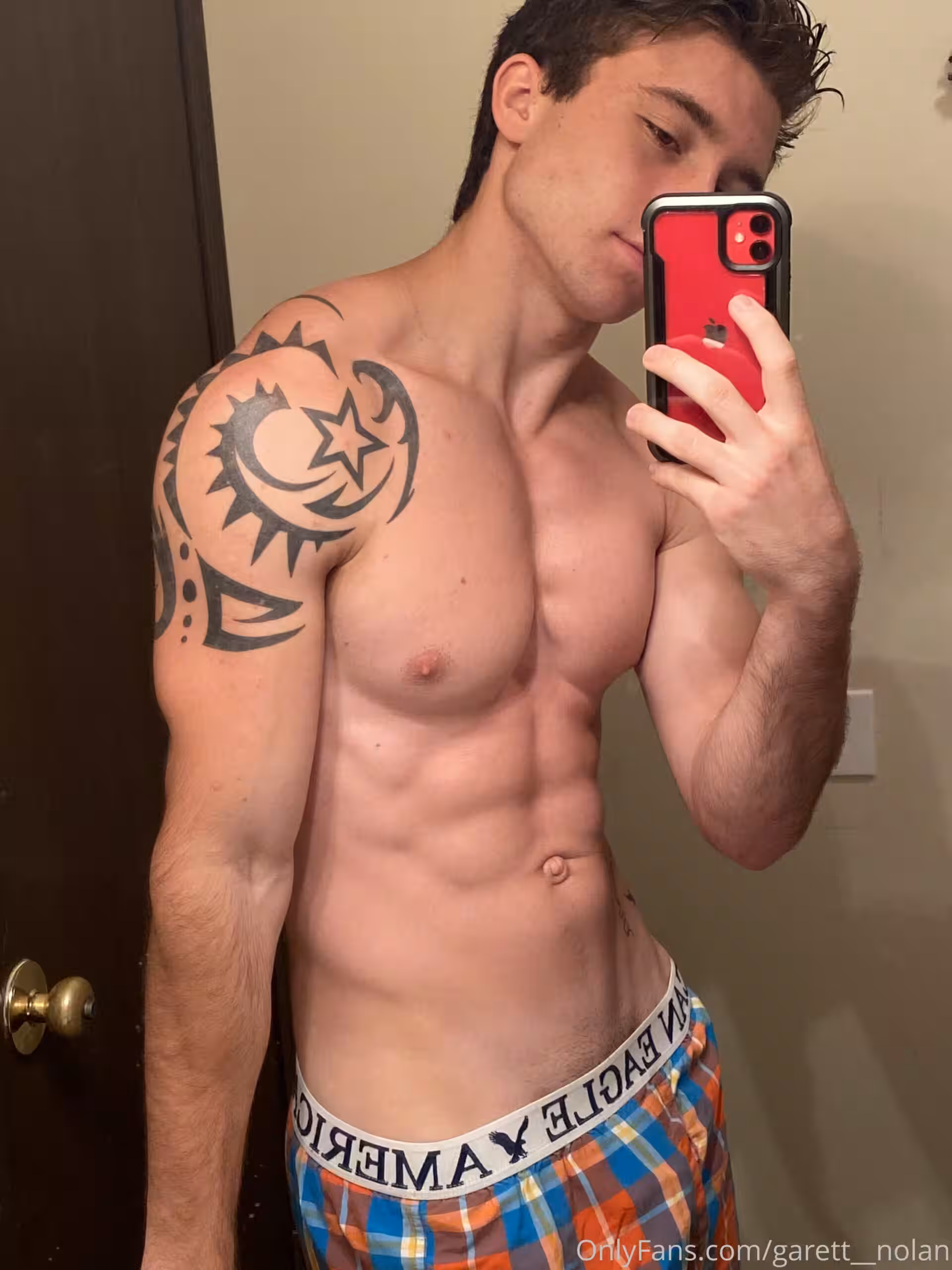 TIKTOK STAR garett__nolan nude pics
0