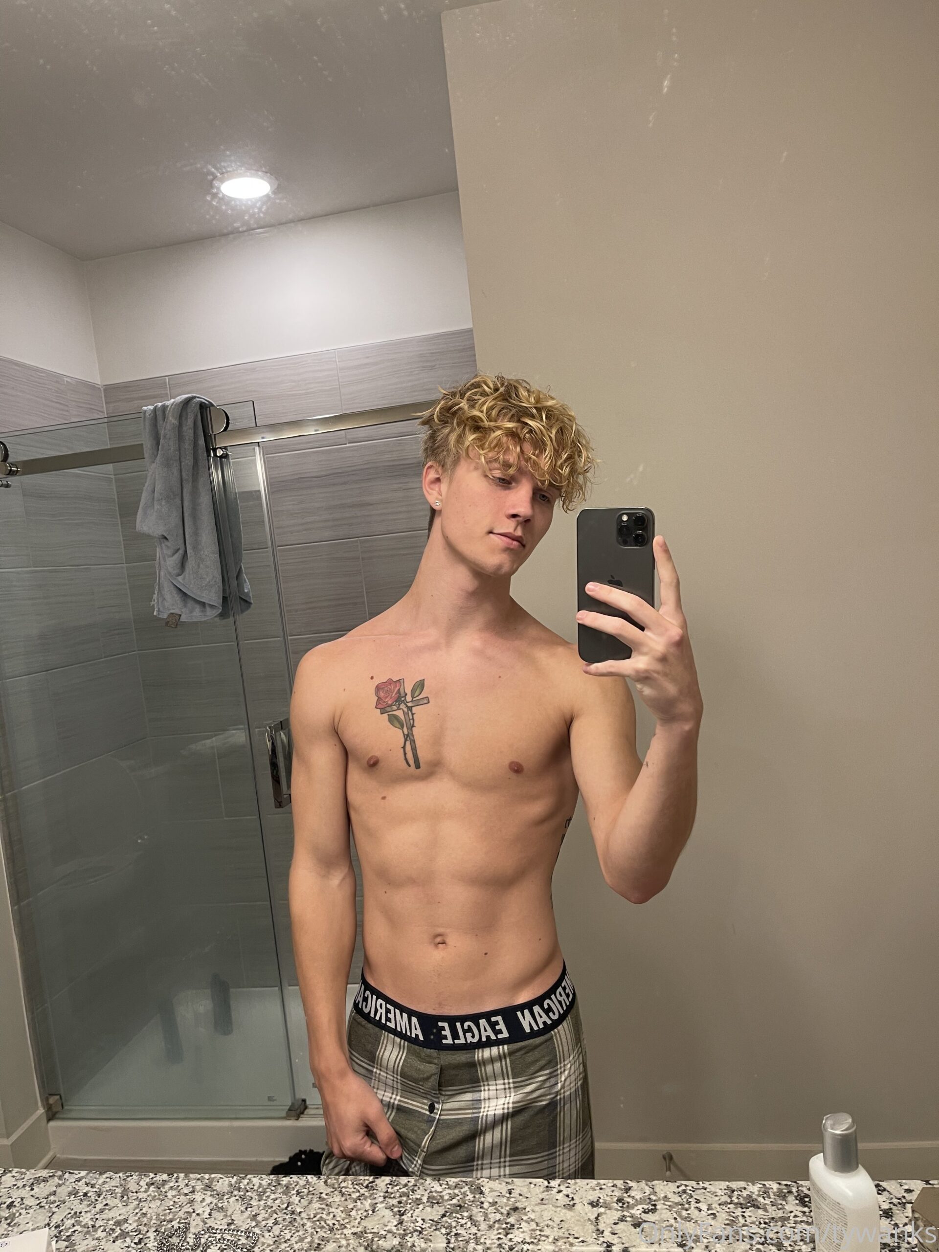 twinkish Tyler Pauley nude leaks
0